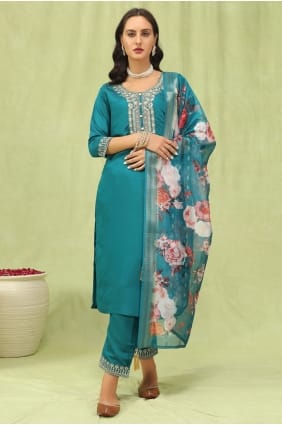 Salwar Kameez en viscose avec broderies SK15842