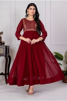 Robe en soie brodée blanc cassé GW1138