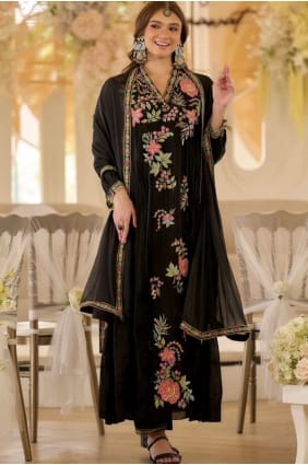 Salwar Kameez noir en georgette brodée SK15855
