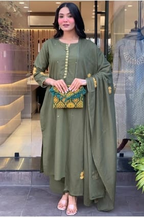 Salwar Kameez en soie Chanderi verte avec broderies SK155847