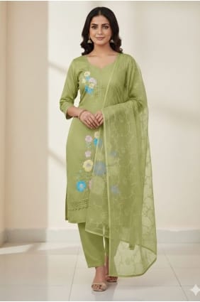 Salwar Kameez en soie brodée de vert SK159082