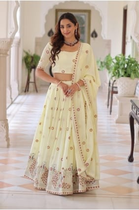 Lehenga Choli en soie couleur crème avec fil LC8947