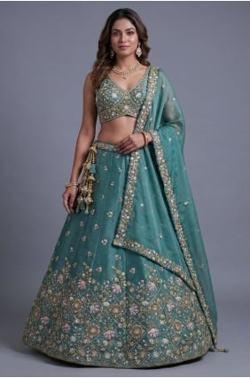 Lehenga Choli en tissu Rama avec broderies LC9209
