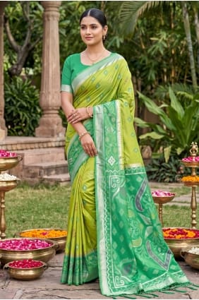 Tissage d'un sari en soie vert clair SR29971