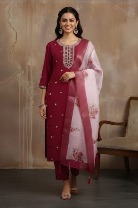 Salwar Kameez en soie bordeaux avec broderies SK159101