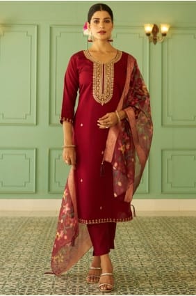 Salwar Kameez en soie bordeaux brodée SK156081