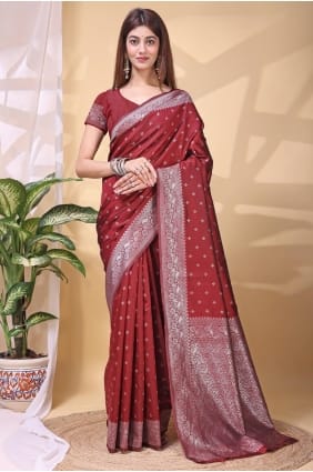 Tissage d'un sari en soie bordeaux SR29445
