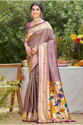 Tissage d'un sari en soie mauve SR29423