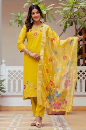 Salwar Kameez brodé en viscose moutarde avec dupatta SK155880