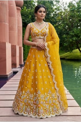 Lehenga Choli brodé en tissu moutarde avec dupatta LC9157