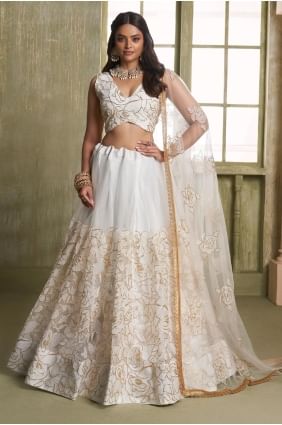 Ensemble Lehenga Choli brodé en filet blanc cassé LC8687