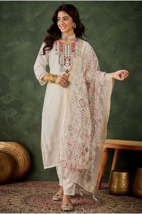 Salwar Kameez en soie blanc cassé avec broderie SK155696