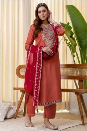 Salwar Kameez en soie brodée couleur pêche SK156089