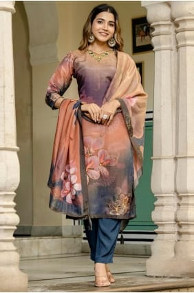 Ensemble salwar kameez pêche en soie avec imprimé numérique SK155830