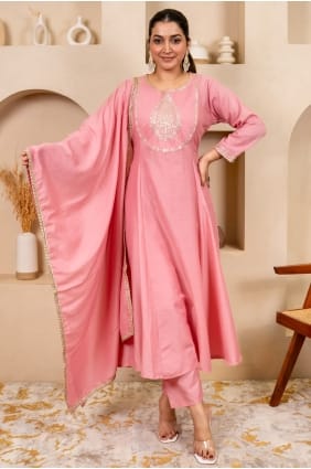 Salwar Kameez en soie rose avec broderies SK15637