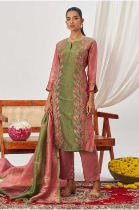 Salwar Kameez rose en soie brodée SK155818