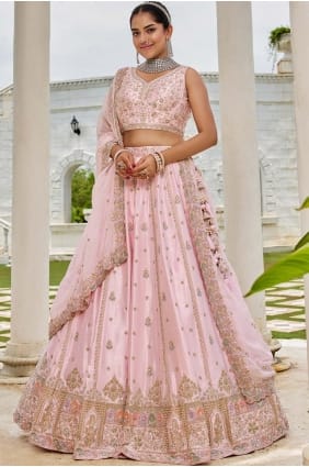 Lehenga Choli rose en soie brodée avec Dupatta LC8803