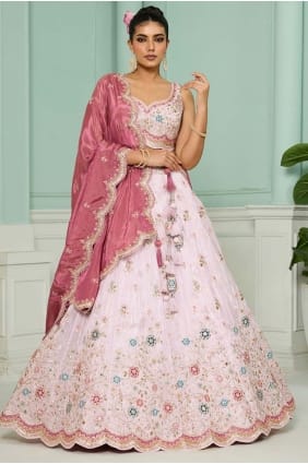Lehenga Choli brodé en tissu rose LC8785