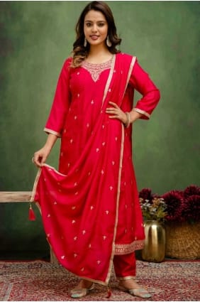 Salwar Kameez rose brodé en soie SK155699
