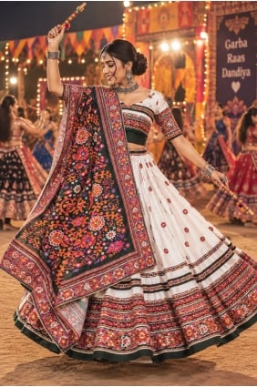 Lehenga Choli en mousseline de soie imprimée blanche LC9279