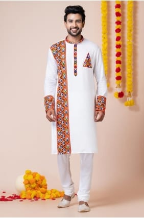kurta en rayonne pour homme en blanc avec broderie KURR33