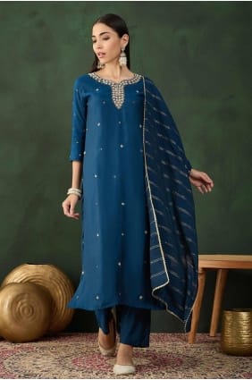 Salwar Kameez en mousseline bleu marine avec broderie SK154599
