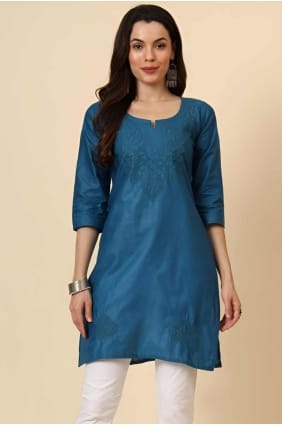 Kurti brodé en coton bleu processus KTI2546