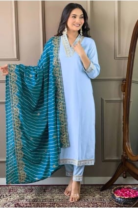 Viscose Salwar Kameez brodée en sky SK154623