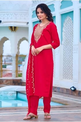 Salwar Kameez brodé de viscose rouge avec dupatta SK154625