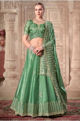 Pista en soie brodée vert lehenga choli avec dupatta LC8029