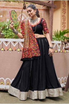 choli lehenga en viscose brodée noire LC8055