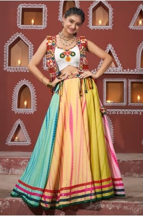 Lehenga choli multicolore brodé de soie avec dupatta LC8122