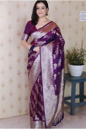 Tissage de Saree en soie Banarasi violette SR28982