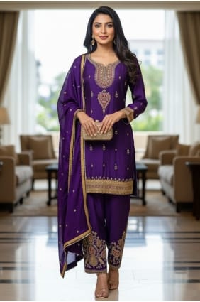 Salwar Kameez violet en mousseline de soie Chinon brodée SK15866