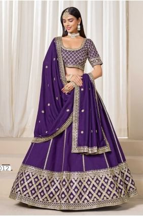 Lehenga choli violet brodé en soie artistique en tissu riche LC8675
