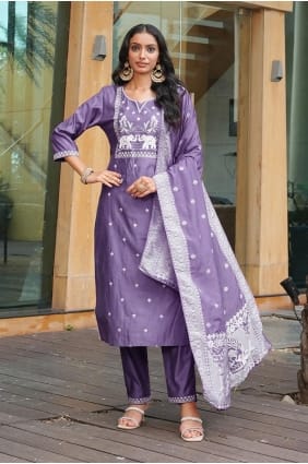 Salwar Kameez en soie brodée violette SK155973