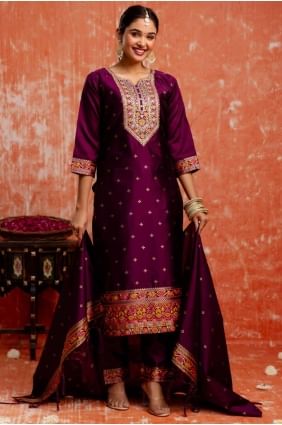 Costume droit en soie violette brodée avec dupatta SK155641