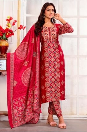 Salwar Kameez imprimé en rayonne bordeaux avec dupatta SK156135