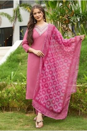 Salwar Kameez en rayonne brodée rose SK155759