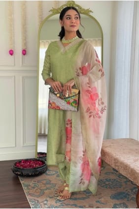Salwar Kameez en rayonne couleur pistache avec broderies SK155850