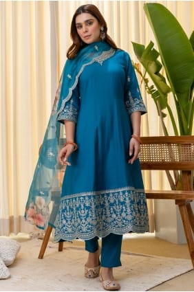 Salwar Kameez en soie brodée à Rama avec dupatta SK156060
