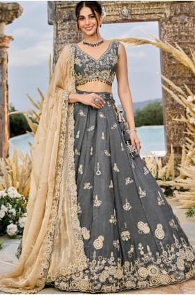 Lehenga Choli brodé en satin gris LC8727