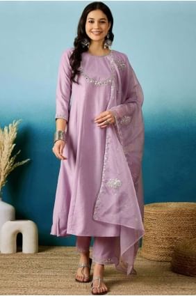 Salwar Kameez lavande avec soie brodée SK155776