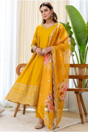 Salwar Kameez moutarde avec soie brodée SK156059