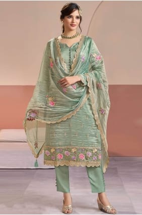 Salwar Kameez en soie vert d'eau avec broderies SK15886