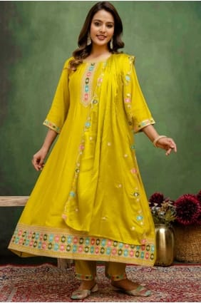 Salwar Kameez en soie citron avec broderie SK155698