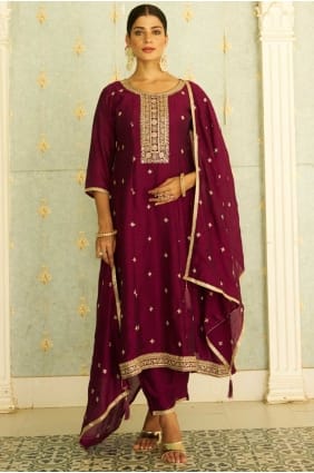 Salwar Kameez en soie brodée violette SK155702