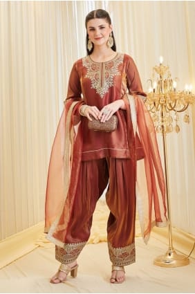 Salwar Kameez en soie rouille avec broderies SK159070