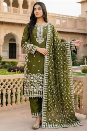 Salwar Kameez vert Mehendi en soie orné de sequins pour l'Aïd SK155988