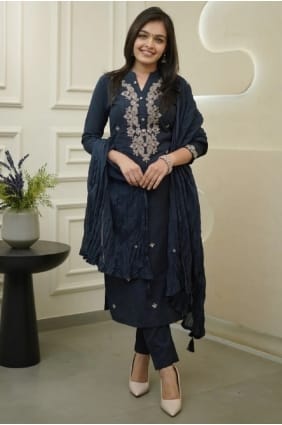 Salwar Kameez bleu marine brodé pour l'Aïd, en soie. SK155996
